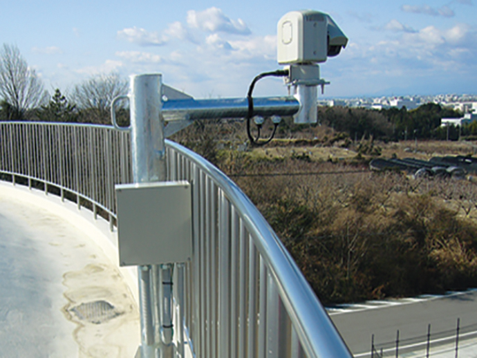 尾張東部浄水場に設置された広域送水監視制御システムのセンター局サーバー。各地に分散している浄水場や調整池、供給点などで計測した水量、水圧、水質などの情報を収集し、管理を行う。